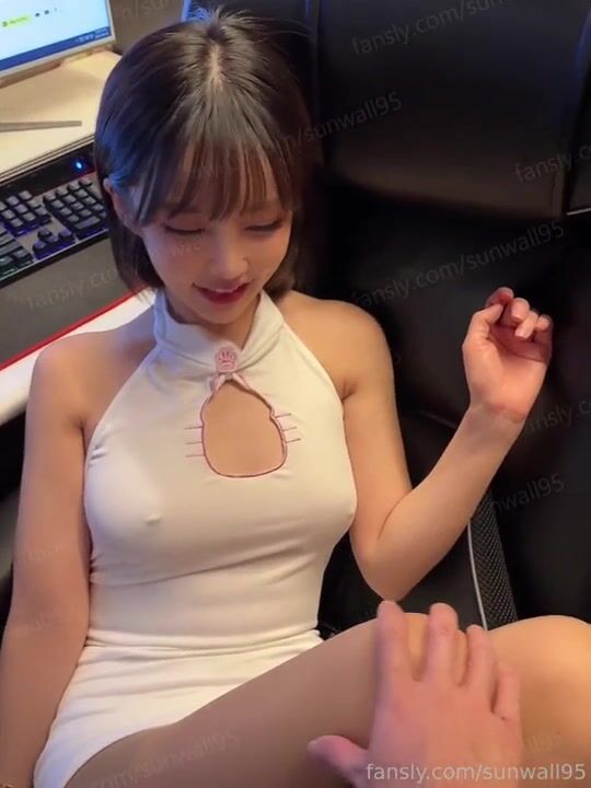 Em only fan Vào quán nét, Cho người lạ Bóp vú Loli mình dây